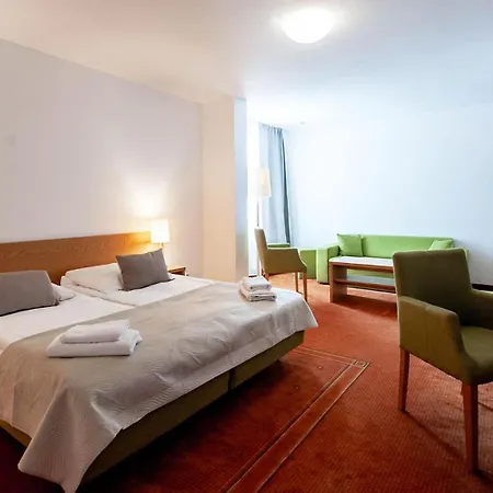 לינה וארוחת בוקר Kapitol