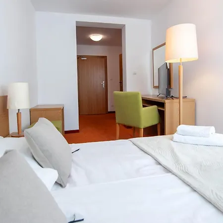 לינה וארוחת בוקר Kapitol