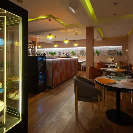 לינה וארוחת בוקר Kapitol *